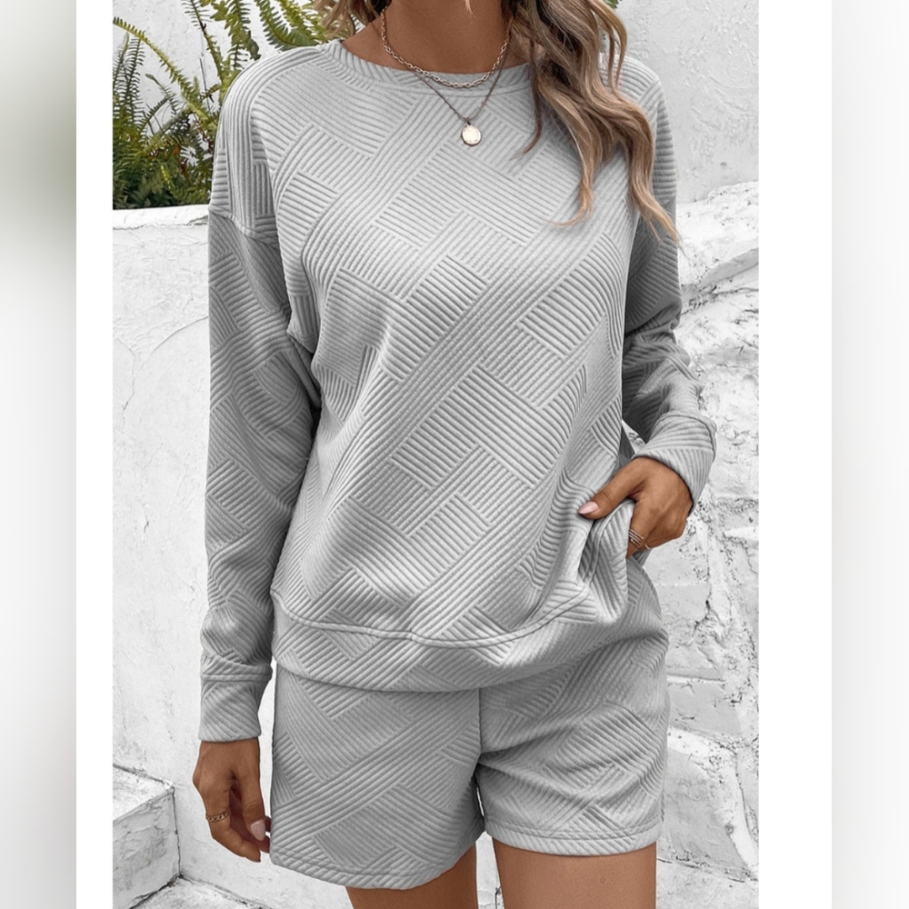 Long sleeve/short set. Nwot size XL